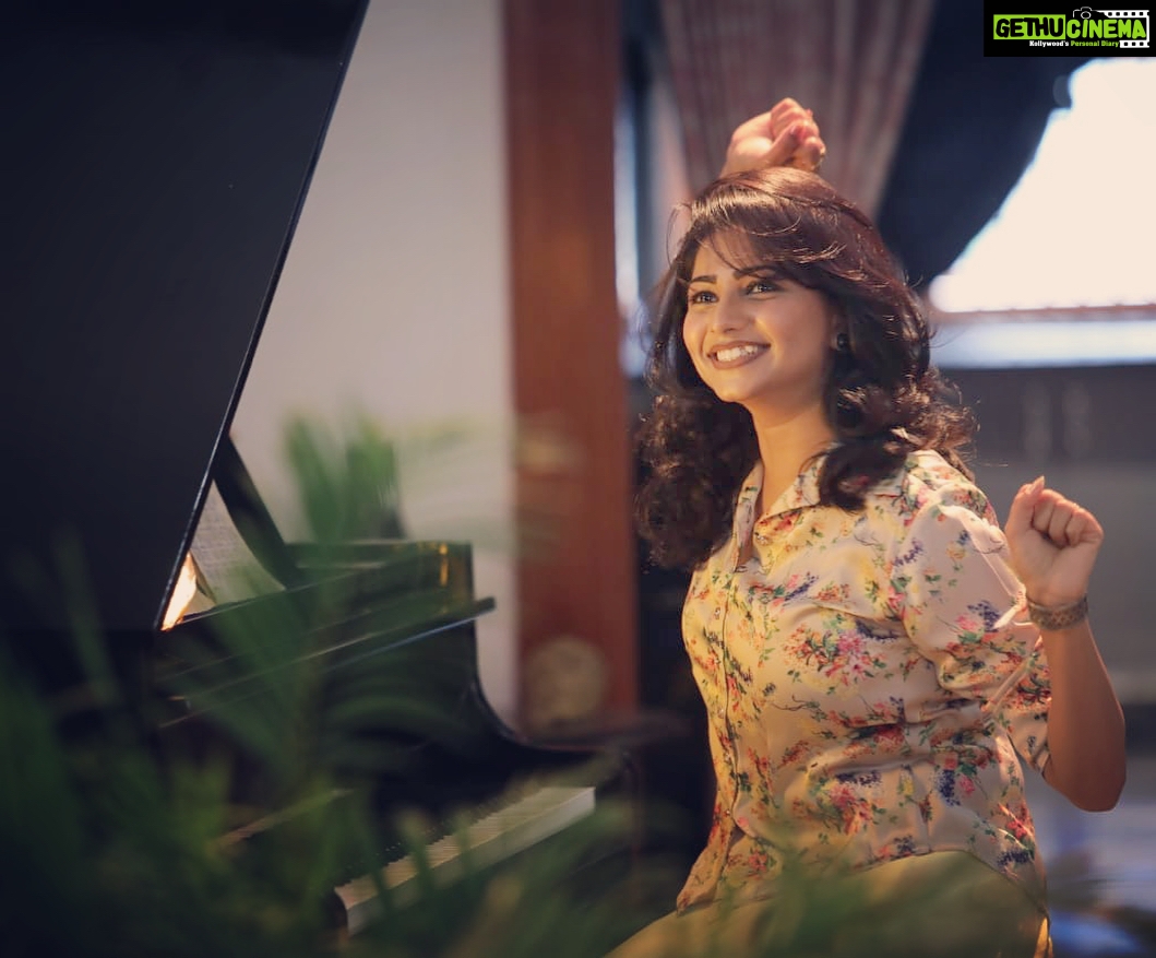 Rachita Ram Instagram - There are so many beautiful reasons to be happy.😄😘✨#keepsmiling😊💕💜 #adaywithoutlaughterisadaywasted😄✌🏻#happinesscomesfromwithin💖