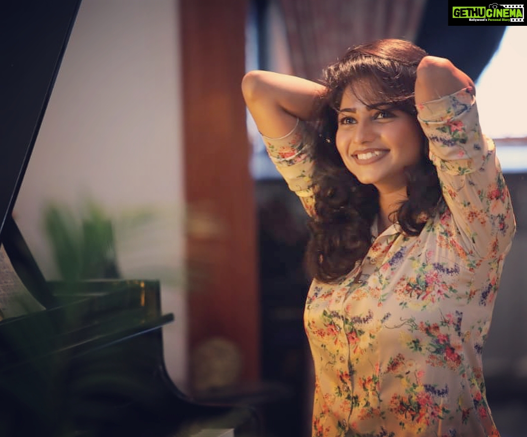 Rachita Ram Instagram - There are so many beautiful reasons to be happy.😄😘✨#keepsmiling😊💕💜 #adaywithoutlaughterisadaywasted😄✌🏻#happinesscomesfromwithin💖