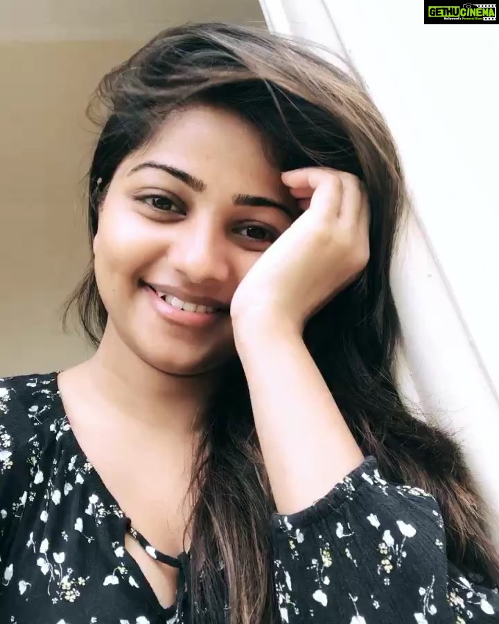 Rachita Ram Instagram - #morning#yettogetready#withoutmakeup#alwaysfeelsgood#shootmode#SRK#loveyoumyppl☺️