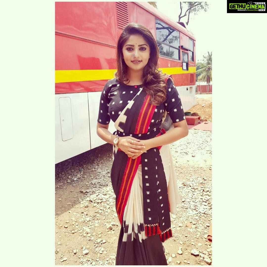 Rachita Ram Instagram - #sareelove😍 Styling @tejaswinikranthistylefiles Assisted by @rajeshputtaiah Outfit @savitha_reddy Makeup @mohanrao931