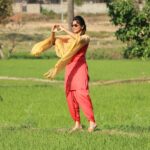 Rachita Ram Instagram – Holi holi holi holi…RANGHOLI ಸಕ್ಕರೆ ನಾಡಿನಿಂದ ತಮ್ಮೆಲರಿಗೂ ಹೊಲಿ ಹಬ್ಬದ ಶುಭಾಶಯಗಳು..🙂#mandya#onthesetsofayogy✌🏻#loveyouall