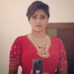 Rachita Ram Instagram - #jewelsofindia2018#brandambassador☺️#redobsession#jewellerylovers Outfit @brundagowda1912 thnx for the lovely red attire😘Styling @tejukranthi Makeup @mohanrao931 Hairstyle @paramesh_kammari #myteamrocks✌🏻