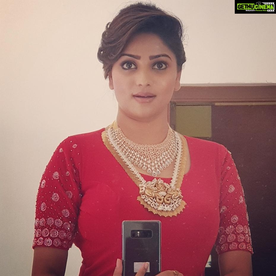 Rachita Ram Instagram - #jewelsofindia2018#brandambassador☺️#redobsession#jewellerylovers Outfit @brundagowda1912 thnx for the lovely red attire😘Styling @tejukranthi Makeup @mohanrao931 Hairstyle @paramesh_kammari #myteamrocks✌🏻