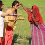 Rachita Ram Instagram – Holi holi holi holi…RANGHOLI ಸಕ್ಕರೆ ನಾಡಿನಿಂದ ತಮ್ಮೆಲರಿಗೂ ಹೊಲಿ ಹಬ್ಬದ ಶುಭಾಶಯಗಳು..🙂#mandya#onthesetsofayogy✌🏻#loveyouall