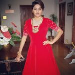 Rachita Ram Instagram - #jewelsofindia2018#brandambassador☺️#redobsession#jewellerylovers Outfit @brundagowda1912 thnx for the lovely red attire😘Styling @tejukranthi Makeup @mohanrao931 Hairstyle @paramesh_kammari #myteamrocks✌🏻
