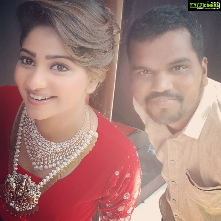Rachita Ram Instagram - #jewelsofindia2018#brandambassador☺️#redobsession#jewellerylovers Outfit @brundagowda1912 thnx for the lovely red attire😘Styling @tejukranthi Makeup @mohanrao931 Hairstyle @paramesh_kammari #myteamrocks✌🏻
