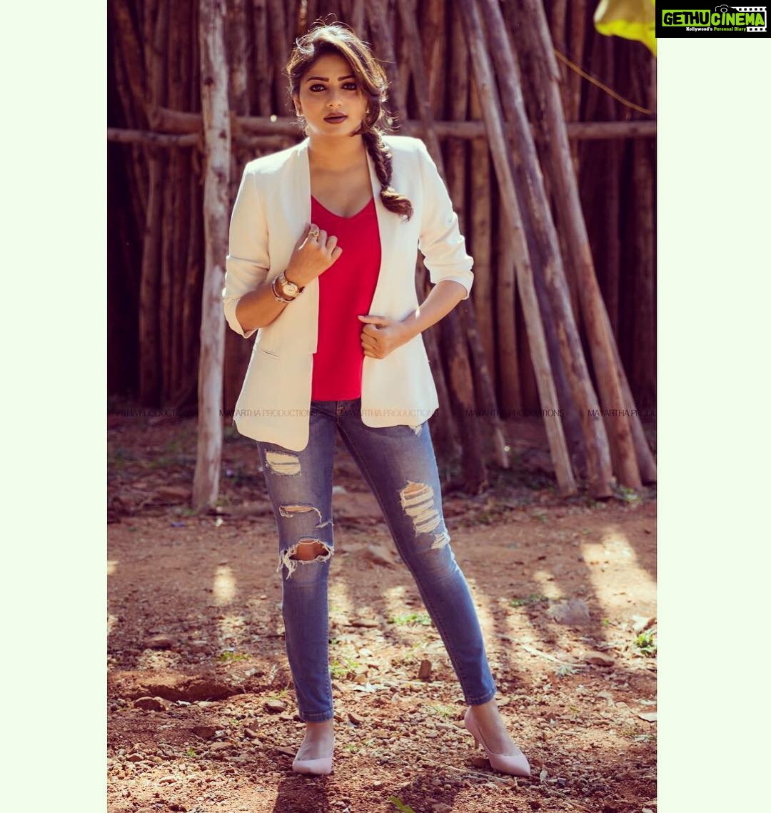 Rachita Ram Instagram - Styling @rachita_instaofficial 😉🙂 Pc- @mayarthaproductions Makeup @mohanrao931 Hairstyle @kammariparamesh
