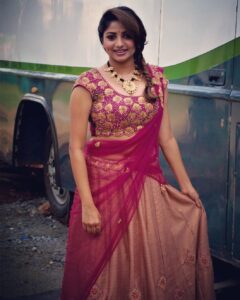 Rachita Ram Instagram - #comdeytalkies🙂 Styling @tejaswinikranthistylefiles Wearing @mahitha_prasad Jewellery @bcos_its_silver pc @rajeshputtaiah Makeup @mohanrao931 Hairstyle @kammariparamesh
