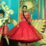 Rachita Ram Instagram - Here my pictures of my performance at YuvaDasara Sandawood nights2017🙂Thnxxxx to Mysore janathe ge.. nimma Preethi hagge nimma abhimanake naanu sada chiraruni🙏🏻Samastha naadina janathege Vijayadashami habbada subhashayagalu🙂special thnx to @siddharthgowda205 for organising a wonderful event,wishing you all the best my dear Frnd🤗and a v.big thnxxx to the entire police department for takingcare of us so well.🙏🏻one more thnx to my choreographer@murugananda for his lucky choreography🤗🙂Thayi Chamundeshawri yelarugu olledh maadli🙏🏻🙂 PC-@chandan_gowda_photography 👍🏻 well captured bro✌🏻 costume styled by Sharath Nagraj Hairstyling-@raghu_nagaraju_n makeup-@mohanrao931 #yuvadasara2017#mysore#sandalwoodnights#redobsession❤#lovebeingtraditional😍