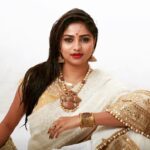 Rachita Ram Instagram - Iam happy to announce that i will be the face of JEWELS OF INDIA✌️this is one of the looks from the photoshoot..many more to come🙂#jewelsofindia#wetlookhair #ethicnicwear#jewelleryluv#goldanddiamonds#anyiquejewelleryaddiction PC-Manoj Masand