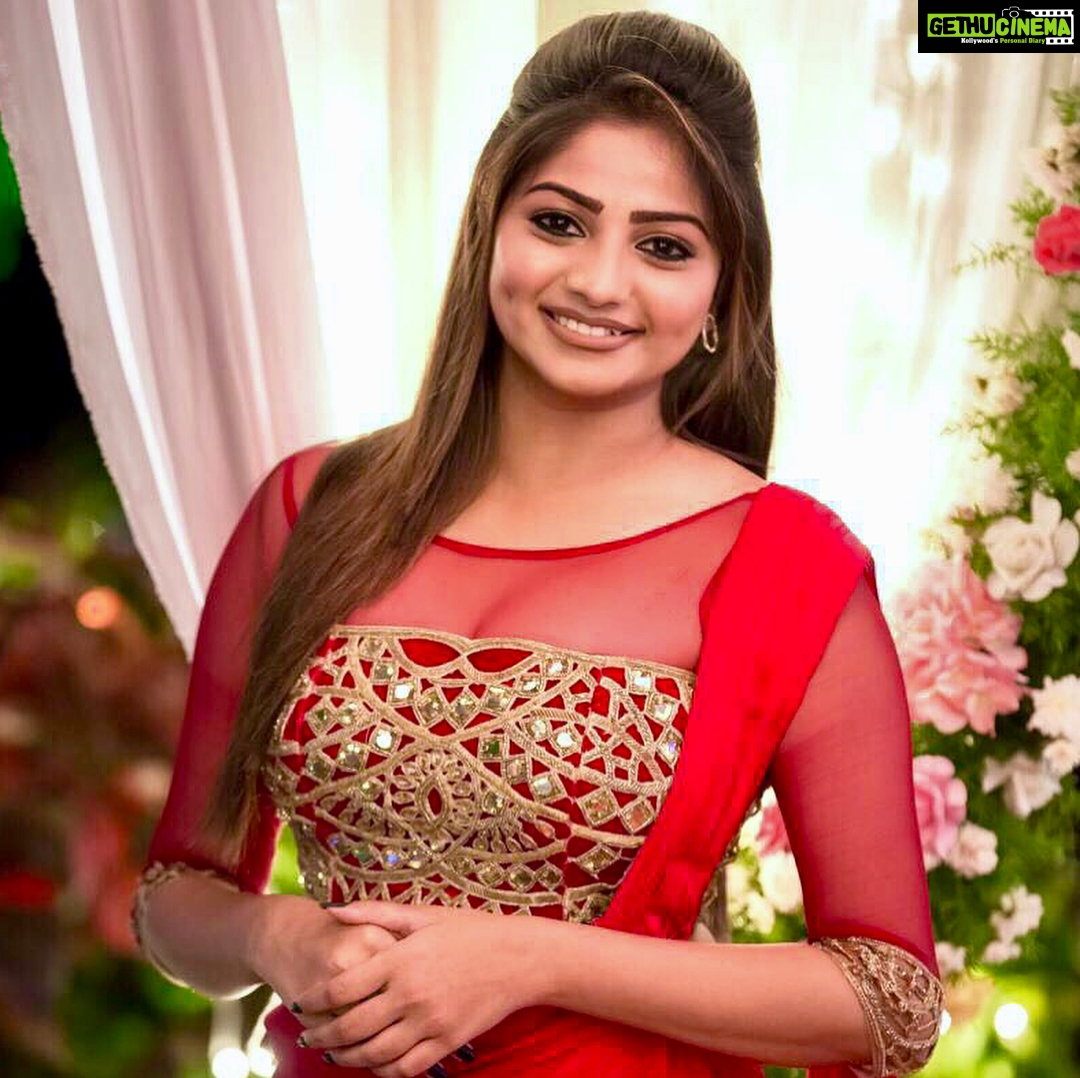Rachita Ram Instagram - #lightscameracapture#onthesetsof#jhonnyjhonnyyespapa PC-@raaghavraghu Wearing @soumyanandivadaofficial Styled by @nisharakiran Hairstyle @raghu_nagaraju_n Makeup @mohanrao931