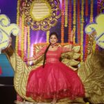 Rachita Ram Instagram - Here my pictures of my performance at YuvaDasara Sandawood nights2017🙂Thnxxxx to Mysore janathe ge.. nimma Preethi hagge nimma abhimanake naanu sada chiraruni🙏🏻Samastha naadina janathege Vijayadashami habbada subhashayagalu🙂special thnx to @siddharthgowda205 for organising a wonderful event,wishing you all the best my dear Frnd🤗and a v.big thnxxx to the entire police department for takingcare of us so well.🙏🏻one more thnx to my choreographer@murugananda for his lucky choreography🤗🙂Thayi Chamundeshawri yelarugu olledh maadli🙏🏻🙂 PC-@chandan_gowda_photography 👍🏻 well captured bro✌🏻 costume styled by Sharath Nagraj Hairstyling-@raghu_nagaraju_n makeup-@mohanrao931 #yuvadasara2017#mysore#sandalwoodnights#redobsession❤#lovebeingtraditional😍
