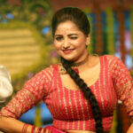 Rachita Ram Instagram - Here my pictures of my performance at YuvaDasara Sandawood nights2017🙂Thnxxxx to Mysore janathe ge.. nimma Preethi hagge nimma abhimanake naanu sada chiraruni🙏🏻Samastha naadina janathege Vijayadashami habbada subhashayagalu🙂special thnx to @siddharthgowda205 for organising a wonderful event,wishing you all the best my dear Frnd🤗and a v.big thnxxx to the entire police department for takingcare of us so well.🙏🏻one more thnx to my choreographer@murugananda for his lucky choreography🤗🙂Thayi Chamundeshawri yelarugu olledh maadli🙏🏻🙂 PC-@chandan_gowda_photography 👍🏻 well captured bro✌🏻 costume styled by Sharath Nagraj Hairstyling-@raghu_nagaraju_n makeup-@mohanrao931 #yuvadasara2017#mysore#sandalwoodnights#redobsession❤#lovebeingtraditional😍