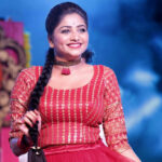 Rachita Ram Instagram - Here my pictures of my performance at YuvaDasara Sandawood nights2017🙂Thnxxxx to Mysore janathe ge.. nimma Preethi hagge nimma abhimanake naanu sada chiraruni🙏🏻Samastha naadina janathege Vijayadashami habbada subhashayagalu🙂special thnx to @siddharthgowda205 for organising a wonderful event,wishing you all the best my dear Frnd🤗and a v.big thnxxx to the entire police department for takingcare of us so well.🙏🏻one more thnx to my choreographer@murugananda for his lucky choreography🤗🙂Thayi Chamundeshawri yelarugu olledh maadli🙏🏻🙂 PC-@chandan_gowda_photography 👍🏻 well captured bro✌🏻 costume styled by Sharath Nagraj Hairstyling-@raghu_nagaraju_n makeup-@mohanrao931 #yuvadasara2017#mysore#sandalwoodnights#redobsession❤#lovebeingtraditional😍