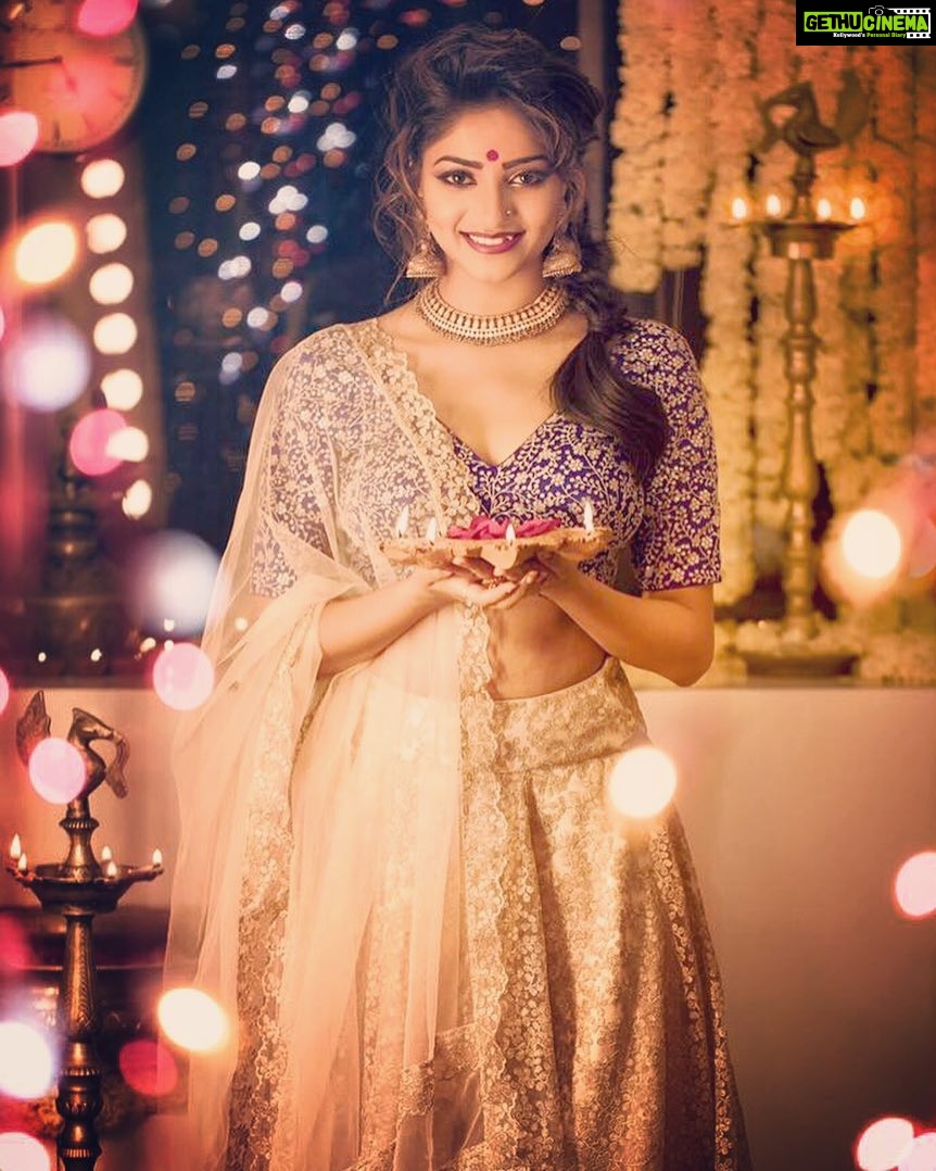 Rachita Ram Instagram - Wishing you guys a very happy and a prosperous Deepavali..Stay Blessed😊