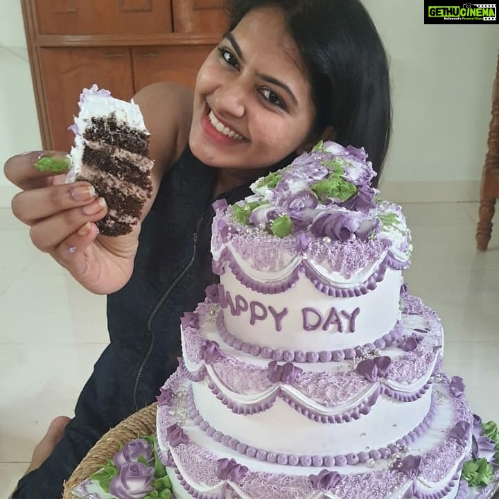 Rachitha Mahalakshmi Instagram - D best and d awesome cake I ever had... πππππππ Just awesome......... ππππππ Thanku my dear @thewowbakers β€οΈβ€οΈβ€οΈβ€οΈβ€οΈβ€οΈβ€οΈβ€οΈβ€οΈβ€οΈ For this s awesome, yummy lovely cake..... U really made my day for no reason..... πβ€οΈπβ€οΈπβ€οΈπβ€οΈβ€οΈβ€οΈ Thanku again @thewowbakers πβ€οΈπβ€οΈπβ€οΈβ€οΈ