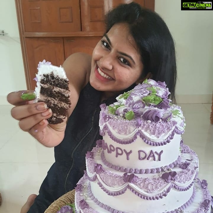 Rachitha Mahalakshmi Instagram - D best and d awesome cake I ever had... πππππππ Just awesome......... ππππππ Thanku my dear @thewowbakers β€οΈβ€οΈβ€οΈβ€οΈβ€οΈβ€οΈβ€οΈβ€οΈβ€οΈβ€οΈ For this s awesome, yummy lovely cake..... U really made my day for no reason..... πβ€οΈπβ€οΈπβ€οΈπβ€οΈβ€οΈβ€οΈ Thanku again @thewowbakers πβ€οΈπβ€οΈπβ€οΈβ€οΈ