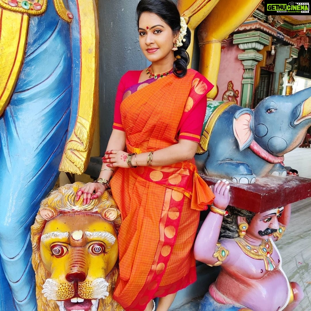 Rachitha Mahalakshmi Instagram - Amman madiyilae....... 🙌🙌🙌🙌🙌 : @colorstvtamil 👈👈👈👈 : Being versatile is a true blessing..... 😇🤞🤞 : Hope I have done a little justice to d character given to me 🤞🤞🤞🤞🤞🤞🙌🙌🙌🙌🙌🙌 : Jewelry sponsor @suraksha_designs ❤️❤️❤️