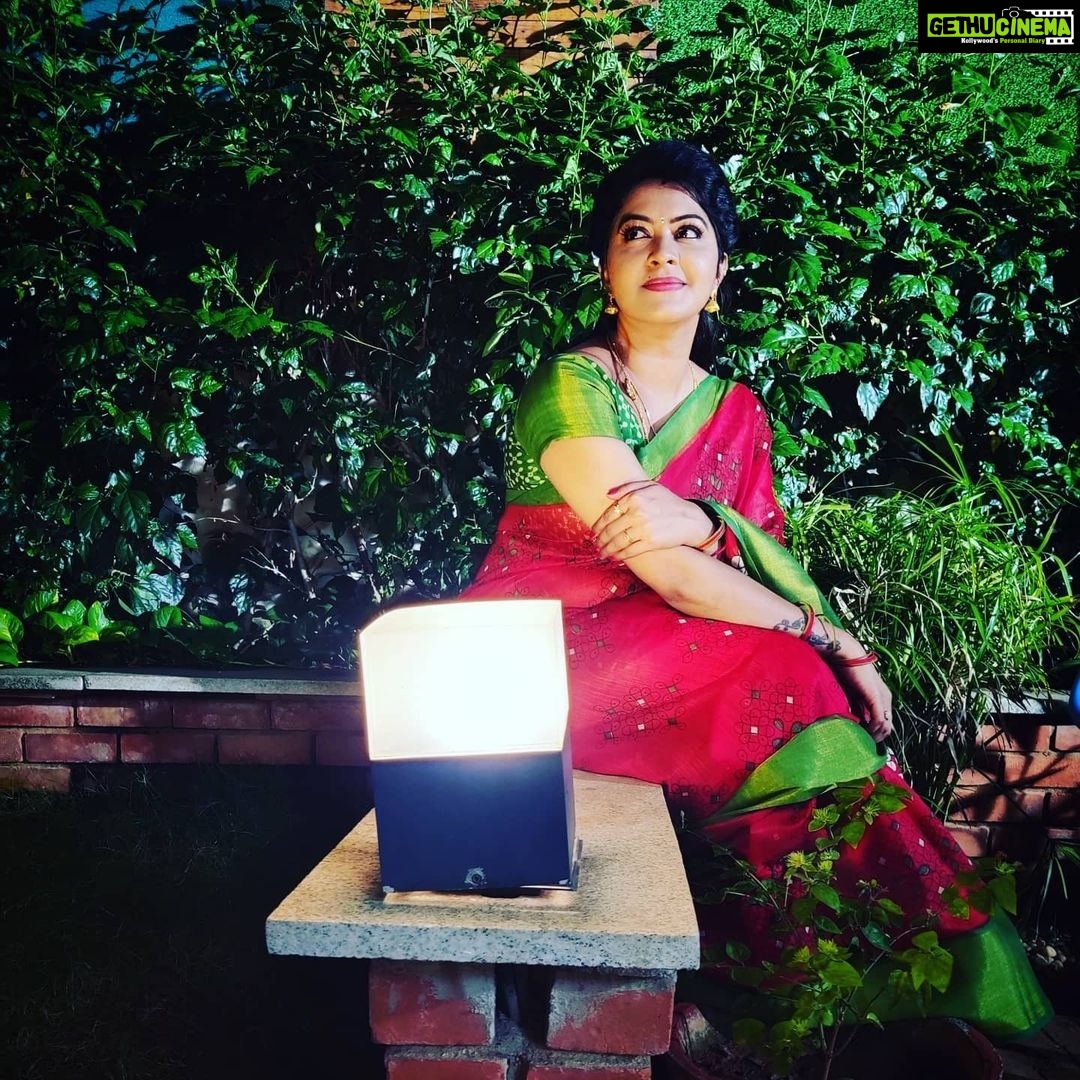 Rachitha Mahalakshmi Instagram - Never regret anything that makes you smile 😇😇😇😇😇.. : #sareelove : @_draperr_ : #supportwomenentrepreneurs🙋🏼💪🏻