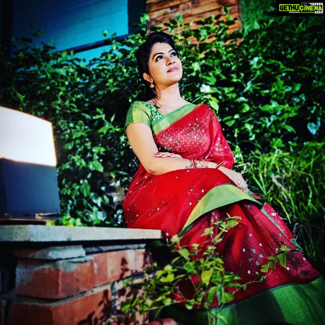 Rachitha Mahalakshmi Instagram - Never regret anything that makes you smile 😇😇😇😇😇.. : #sareelove : @_draperr_ : #supportwomenentrepreneurs🙋🏼💪🏻
