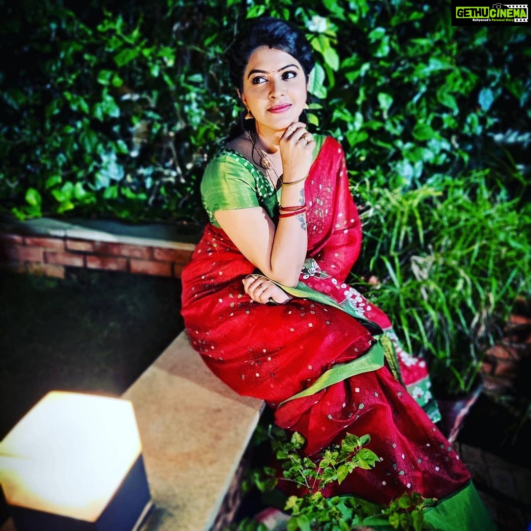 Rachitha Mahalakshmi Instagram - Never regret anything that makes you smile 😇😇😇😇😇.. : #sareelove : @_draperr_ : #supportwomenentrepreneurs🙋🏼💪🏻