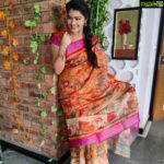 Rachitha Mahalakshmi Instagram - Just in love with these awesome kalamkari digital print Lenin sarees from @fameblueboutique ❤️❤️❤️❤️❤️❤️ awwww they r just waooooo nd soooo comfortable..... 🤗🤗🤗 : Upcoming in NINI 😇 : If it Feels monotonous well yes I am ! 😏🤷🏻‍♀️ Always a saree lover... : #Sareelove : #supportwomenentrepreneurs🙋🏼💪🏻