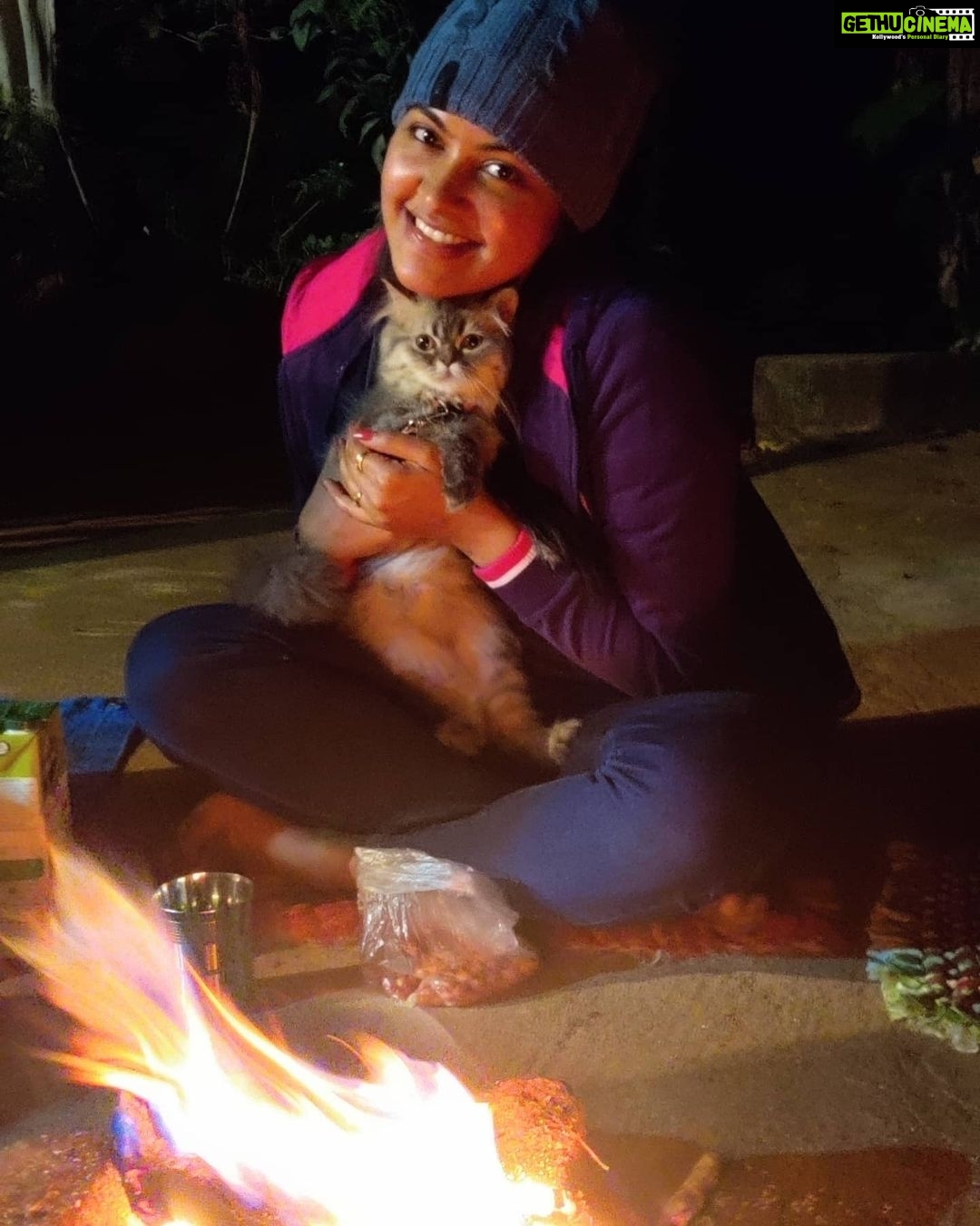 Rachitha Mahalakshmi Instagram - My way of ending 2021.... 🔥🔥🔥🔥 : Burying all d pain, sorrows, bitterness agony, that was surrounded me throughout d year.... 🔥🔥🔥🔥🔥 : Let me welcome d New year nd d New me with full of 🔥🔥🔥🔥🔥🔥 : Hoping 2022 to be good on us.... 🤞🤞🤞