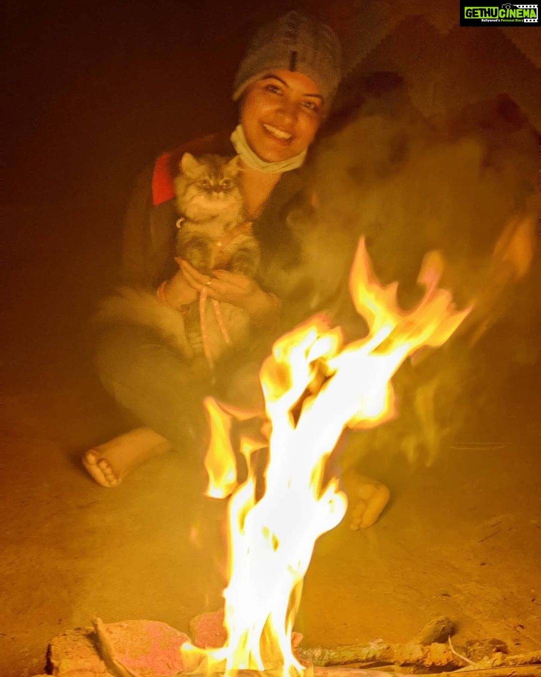 Rachitha Mahalakshmi Instagram - My way of ending 2021.... 🔥🔥🔥🔥 : Burying all d pain, sorrows, bitterness agony, that was surrounded me throughout d year.... 🔥🔥🔥🔥🔥 : Let me welcome d New year nd d New me with full of 🔥🔥🔥🔥🔥🔥 : Hoping 2022 to be good on us.... 🤞🤞🤞