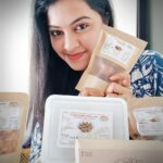 Rachitha Mahalakshmi Instagram - It doesn't get something better than this... It feels like waoooo wen u get ur favourite snacks in a healthy pack... Wt can I wish more than this.... Yummy Chikkis , palm sure sweets, my fav thaen mittai 😋😋😋😋😋😋😋😋😋😋😋😋😋😋😋 completely healthy..... 😇😇😇😇 Guys u really have to try it 👉👉 @organutz 😋😋😋😋😋😋 Toooooo goood ❤️❤️❤️❤️❤️