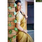 Rachitha Mahalakshmi Instagram - In love with d combo..... ❤️❤️❤️❤️ : Saree love @_draperr_ 🥰🥰🥰🥰🥰 👈👈👈 : #supportwomenentrepreneurs🙋🏼💪🏻