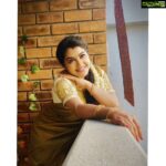 Rachitha Mahalakshmi Instagram - In love with d combo..... ❤️❤️❤️❤️ : Saree love @_draperr_ 🥰🥰🥰🥰🥰 👈👈👈 : #supportwomenentrepreneurs🙋🏼💪🏻