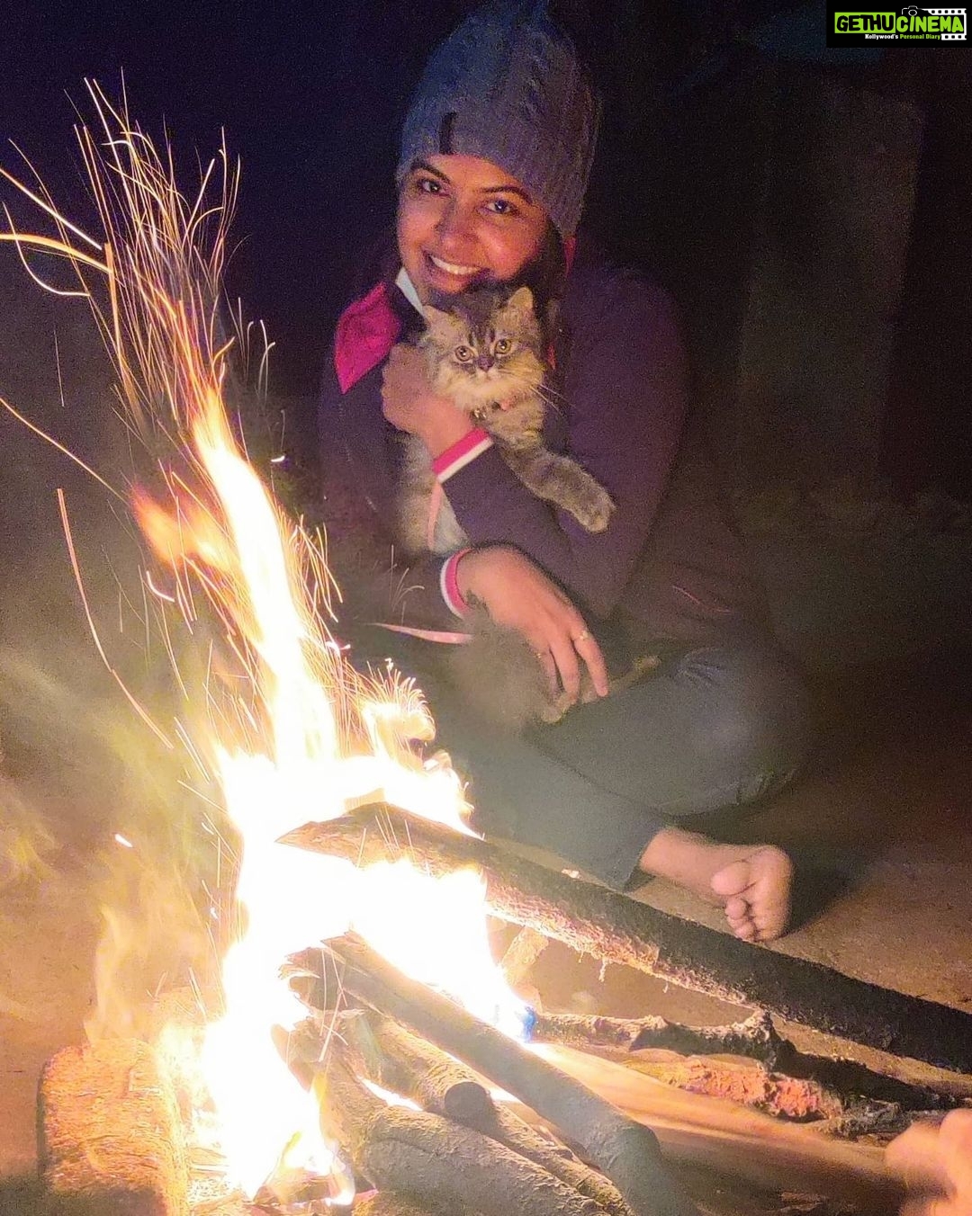 Rachitha Mahalakshmi Instagram - My way of ending 2021.... 🔥🔥🔥🔥 : Burying all d pain, sorrows, bitterness agony, that was surrounded me throughout d year.... 🔥🔥🔥🔥🔥 : Let me welcome d New year nd d New me with full of 🔥🔥🔥🔥🔥🔥 : Hoping 2022 to be good on us.... 🤞🤞🤞