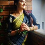 Rachitha Mahalakshmi Instagram - 😇😇😇😇😇 Saree love @__.rkn._.sarees.__ 👈 : Most popular jade roler face massager @body_and_me_ 👈👈👈 : #supportwomenentrepreneurs🙋🏼💪🏻