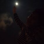 Rachitha Mahalakshmi Instagram - Well d last post of d year 2020 🤷🏻‍♀️ : Trying to touch d moon 🌝 which is not possible anyway.... Thanku 2020 for "EVERYTHING" Thanku for showing wt life is.... Thanku for making us understand d reason to live...... Thanku for teaching us wt to value more..... U indeed thought us that materialistic things don't really matter anymore..... 🙌 Inspite of all d struggles v saw d only thing which is constant is "This too shall pass" 🧘‍♀️ Aga motthatulae 2020 Ku oru periyaaaaa kumbudhungoooo...... 🙏🙏🙏🙏🙏🙏🙏🙏🙏🙏 : Hope for some better, pleasent days in 2021 🤞🤞🤞🤞🤞