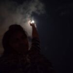 Rachitha Mahalakshmi Instagram - Well d last post of d year 2020 🤷🏻‍♀️ : Trying to touch d moon 🌝 which is not possible anyway.... Thanku 2020 for "EVERYTHING" Thanku for showing wt life is.... Thanku for making us understand d reason to live...... Thanku for teaching us wt to value more..... U indeed thought us that materialistic things don't really matter anymore..... 🙌 Inspite of all d struggles v saw d only thing which is constant is "This too shall pass" 🧘‍♀️ Aga motthatulae 2020 Ku oru periyaaaaa kumbudhungoooo...... 🙏🙏🙏🙏🙏🙏🙏🙏🙏🙏 : Hope for some better, pleasent days in 2021 🤞🤞🤞🤞🤞