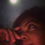 Rachitha Mahalakshmi Instagram - Well d last post of d year 2020 🤷🏻‍♀️ : Trying to touch d moon 🌝 which is not possible anyway.... Thanku 2020 for "EVERYTHING" Thanku for showing wt life is.... Thanku for making us understand d reason to live...... Thanku for teaching us wt to value more..... U indeed thought us that materialistic things don't really matter anymore..... 🙌 Inspite of all d struggles v saw d only thing which is constant is "This too shall pass" 🧘‍♀️ Aga motthatulae 2020 Ku oru periyaaaaa kumbudhungoooo...... 🙏🙏🙏🙏🙏🙏🙏🙏🙏🙏 : Hope for some better, pleasent days in 2021 🤞🤞🤞🤞🤞