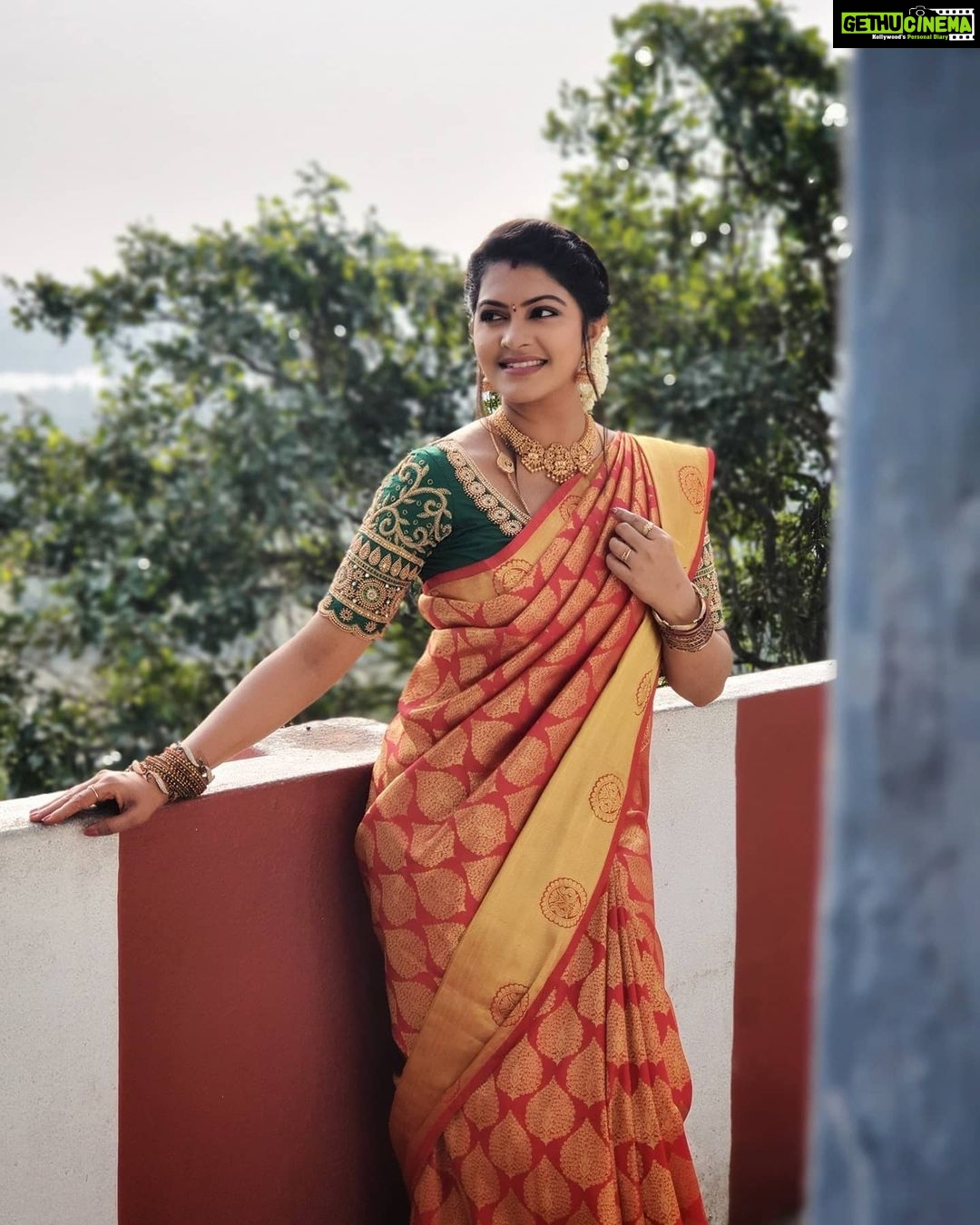 Rachitha Mahalakshmi Instagram - Upcoming *NINI* : SAREE LOVE @jeerafashion 👈 : Customised blouse @daddys_girl_designer_studio ❤️❤️❤️ : Jewelry @vriksham ❤️ : #supportwomenentrepreneurs🙋🏼💪🏻