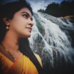 Rachitha Mahalakshmi Instagram - Being for so many years in BENGALURU, didn't even knew v have a kutti waterfalls 🤷🏻‍♀️🤷🏻‍♀️🌊 suprised to c this place😃😃😃