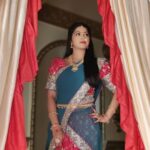 Rachitha Mahalakshmi Instagram - #Ranganayaka ರಂಗನಾಯಕ ಚಿತ್ತರೀಕರಣದ ನಡುವೇ ಫೋಟೋಗೇ ವರಲಕ್ಷ್ಮೀಯ ಪೋಸ್ 😉😉😉😉 Many asked this actually.... here I reveal my character name is Varalakshmi..... 😇😇😇😇 : @directorguruprasad actor_jaggesh