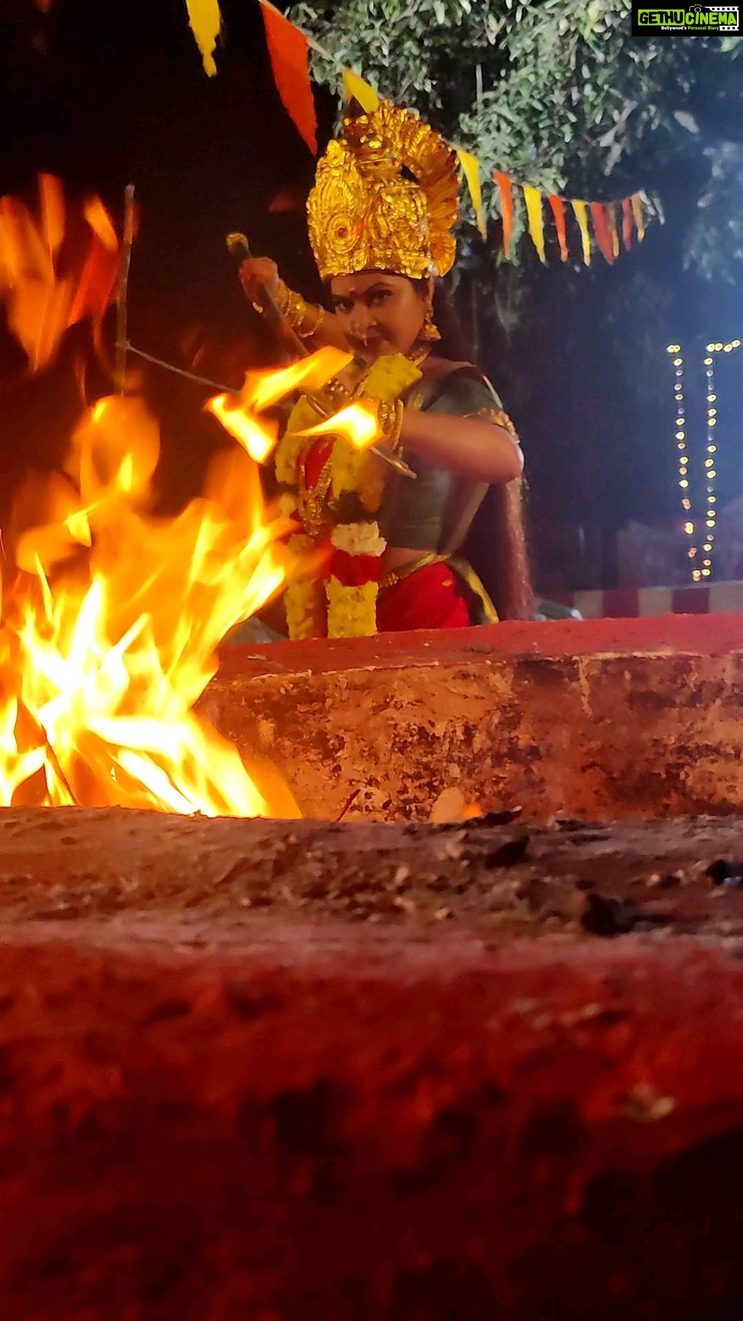 Rachitha Mahalakshmi Instagram - Amman Full on fire π₯π₯π₯π₯π₯ : Al time favourite song of mine..... ππππππππ Inda original song time lae act tha panna mudiliyae... At least ippo act pannadaku sink pannippom π€π€π€π€ Alpa assai tha πππππ Yenna ippovachu thaerndu yaeduthadaku, Ammanakku pala nandri.... πππ πππππ