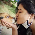 Rachitha Mahalakshmi Instagram - I love them or they love me 🤷🏻‍♀️😍😍😍😍😍😍😍😍😍😍😍😍😍😍😍 My mornings drenched with paw🐾🐾 😇😇😇😇😇😇😇