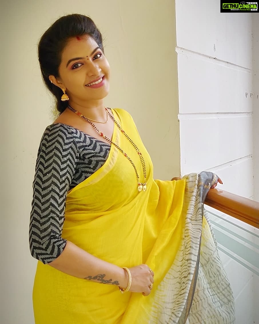 Rachitha Mahalakshmi Instagram - *Never stop giving ur best,just because someone doesn't give u credit * ๐๐๐๐๐๐ : Hope SHAKUNTLA GARU has done her best for d character given inspite of all d ups nd down's ๐ฅบ : Saree love @cleo_clothings ๐ : #supportwomenentrepreneurs๐๐ผ๐ช๐ป