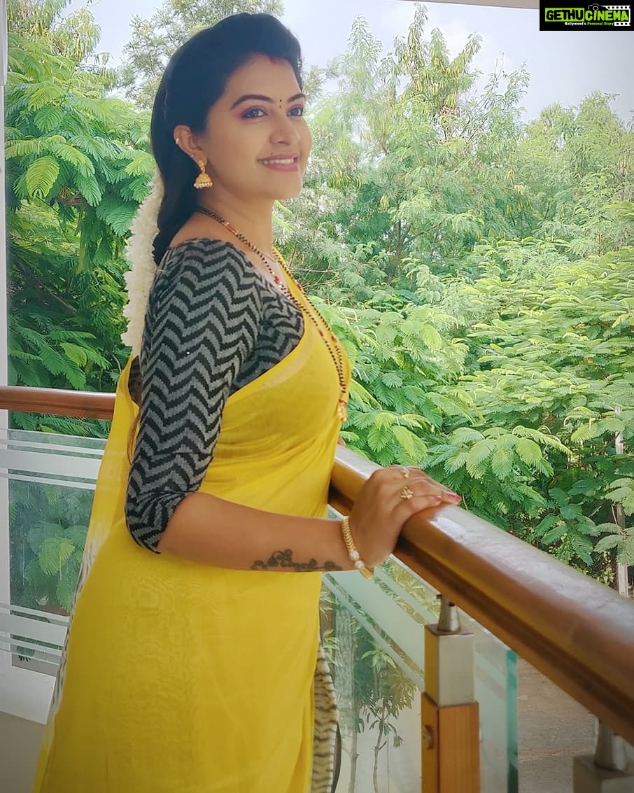 Rachitha Mahalakshmi Instagram - *Never stop giving ur best,just because someone doesn't give u credit * ๐๐๐๐๐๐ : Hope SHAKUNTLA GARU has done her best for d character given inspite of all d ups nd down's ๐ฅบ : Saree love @cleo_clothings ๐ : #supportwomenentrepreneurs๐๐ผ๐ช๐ป