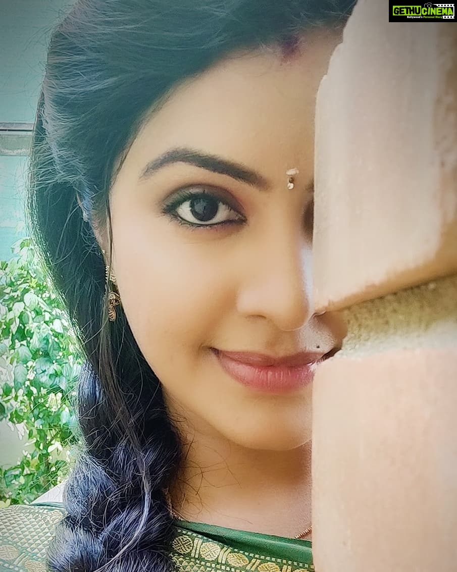 Rachitha Mahalakshmi Instagram - *Being classy is good.... But being classy with traditional looks is best I feel.....* ππππππ This look can never make me feel boaring ππ€·π»ββοΈ My all time most favourite look πππππ MAHA @ NINI π Maha evenings ππππ : Saree love @useeshopapp : Customised blouse @rasidhadesigner π : #supportwomenentrepreneursππΌπͺπ»