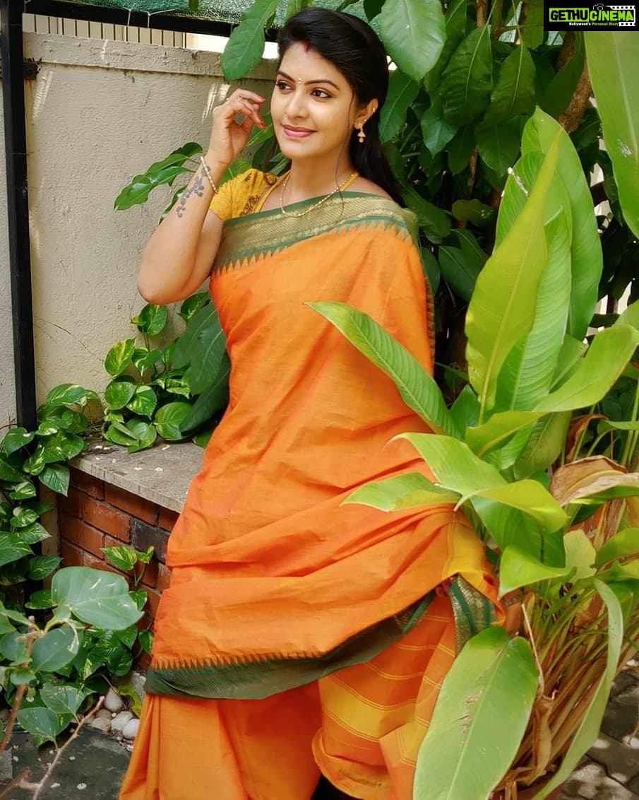 Rachitha Mahalakshmi Instagram - *Being classy is good.... But being classy with traditional looks is best I feel.....* ππππππ This look can never make me feel boaring ππ€·π»ββοΈ My all time most favourite look πππππ MAHA @ NINI π Maha evenings ππππ : Saree love @useeshopapp : Customised blouse @rasidhadesigner π : #supportwomenentrepreneursππΌπͺπ»