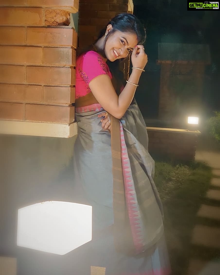 Rachitha Mahalakshmi Instagram - *some beautiful paths can't be discovered by getting lost * π§ββοΈπ§ββοΈπ§ββοΈπ§ββοΈπ§ββοΈπ§ββοΈπ§ββοΈ It's at night, light gets all its beauty.... πππ : MAHA @ NINI π : saree love π @useeshopapp π : Customised blouse @rasidhadesigner ππ : #supportwomenentrepreneursππΌπͺπ»