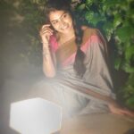 Rachitha Mahalakshmi Instagram – *some beautiful paths can’t be discovered by getting lost * 🧘‍♀️🧘‍♀️🧘‍♀️🧘‍♀️🧘‍♀️🧘‍♀️🧘‍♀️
It’s at night, light gets all its beauty…. 😇😇😇
:
MAHA @ NINI 😇
:
saree love 👉 @useeshopapp 😍
:
Customised blouse @rasidhadesigner 👈👈
:
#supportwomenentrepreneurs🙋🏼💪🏻