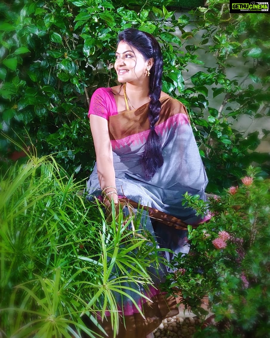 Rachitha Mahalakshmi Instagram - *some beautiful paths can't be discovered by getting lost * π§ββοΈπ§ββοΈπ§ββοΈπ§ββοΈπ§ββοΈπ§ββοΈπ§ββοΈ It's at night, light gets all its beauty.... πππ : MAHA @ NINI π : saree love π @useeshopapp π : Customised blouse @rasidhadesigner ππ : #supportwomenentrepreneursππΌπͺπ»