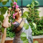 Rachitha Mahalakshmi Instagram - *silence isn't empty,it's full of answers*..... 😇😇😇 : Saree love @useeshopapp 😍😍😍😍😍😍 : Customised blouse @rasidhadesigner 🥰 : #supportwomenentrepreneurs🙋🏼💪🏻