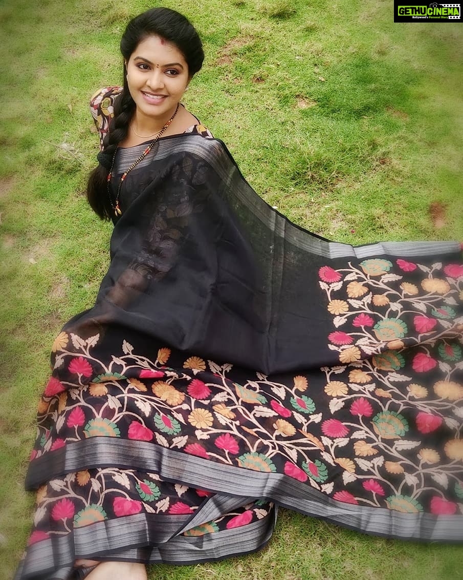 Rachitha Mahalakshmi Instagram - * Hard-work beats talent when talent don't work hard* π€·π»ββοΈπ€·π»ββοΈπ€·π»ββοΈπ€·π»ββοΈππππππππ πͺπ»πͺπ»πͺπ» : Saree love @v.m.fashions πππππ : #supportwomenentrepreneursππΌπͺπ»